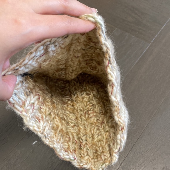 Knit PomPom Beanie/Toque - Picture 2 of 2